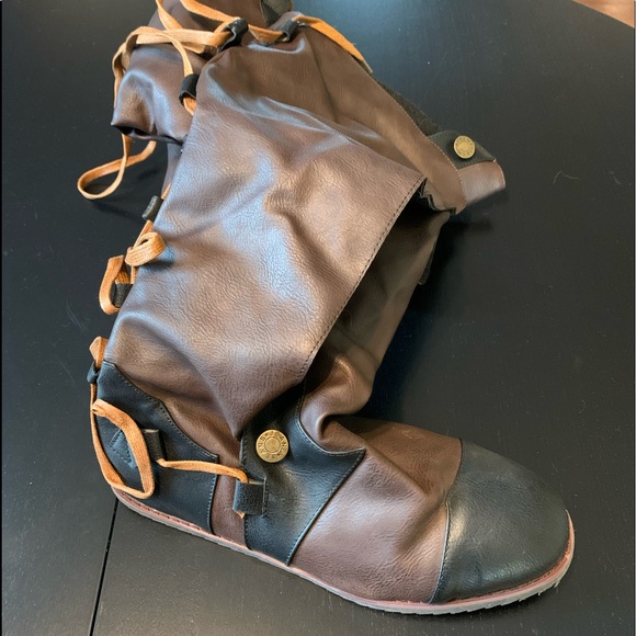 Lace up boots - Picture 2 of 2